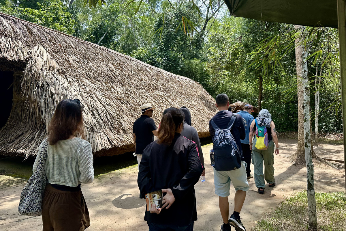 Tour Củ Chi và lịch sử Sài Gòn với Dinh Độc Lập