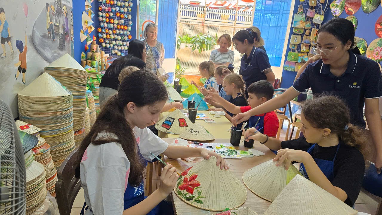 Conical hat workshop in Ho Chi Minh City at Suntrail Gallery