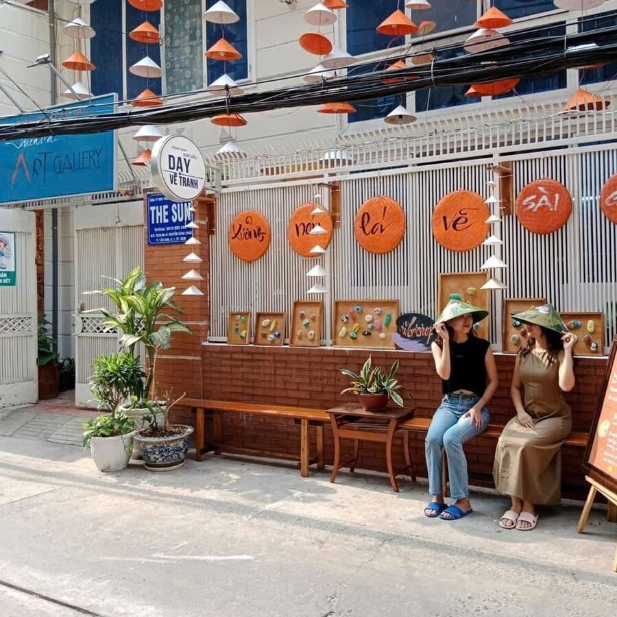 Where to buy and paint a Vietnamese conical hat in Saigon